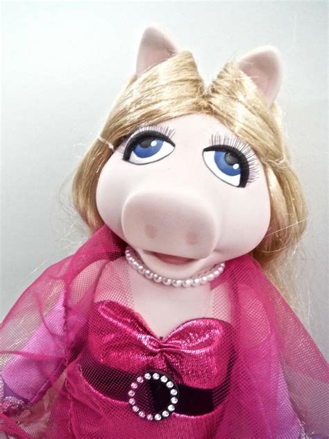 12 Beautiful Miss Piggy Porcelain Doll From Brass Key 2006 The Muppets
