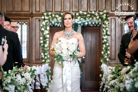 Younger Season Finale See Dianas Wedding Dress Charles Proposal For