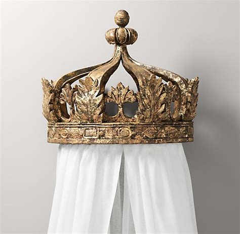 A crown on top of the frame adds the charm and beauty into this enchanting bed. Gilt Canopy Bed Crown