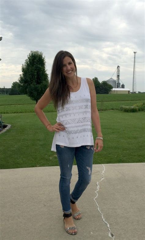 what i wore real mom style jeans in summer realmomstyle momma in flip flops real mom style
