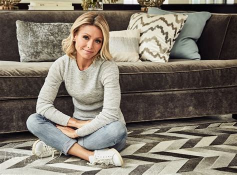 Kelly Ripa Height Weight Age Body Measurements