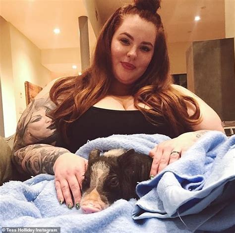 Tess Holliday Trolls Her Own Trolls With Pig Picture And Rude Caption