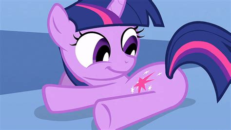 Anonymous poster level ☲ : File:Twilight looking at her cutie mark S1E23.png