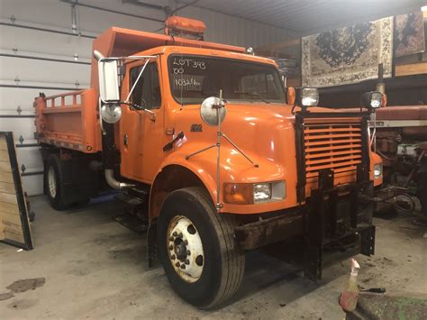 Popup hitch components bolt together with the truck providing an extremely strong and reliable towing system. 4700 gooseneck hitch - IH Trucks - Red Power Magazine ...