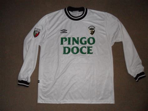 Sporting clube farense, simply known as farense, is a portuguese professional football club based in faro in the district of the same name. Sporting Clube Farense Home football shirt 2000 - 2001.