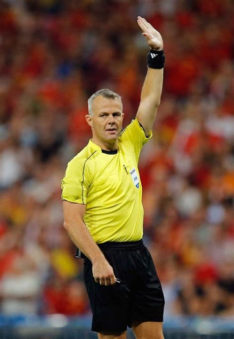 Meet bjorn kuipers, the 'world's richest referee' and the man in charge of england vs italy. Bjorn Kuipers, sera el abitro para la europa league ...