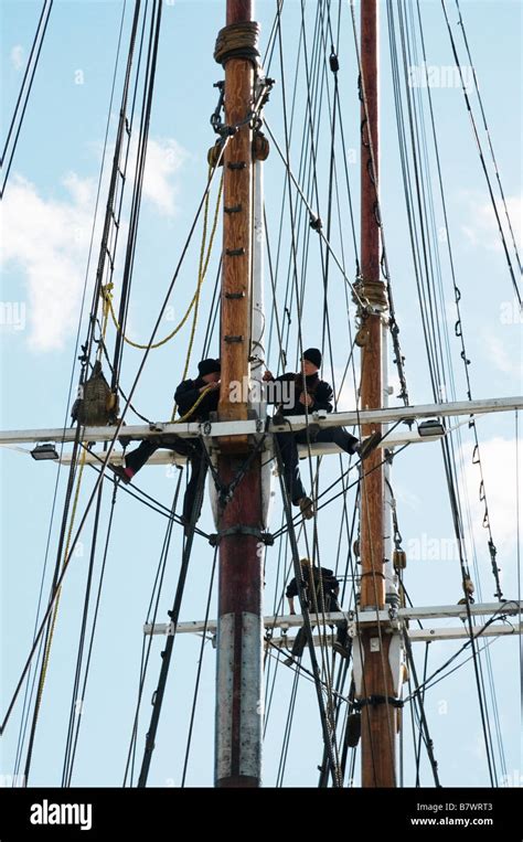 Sailors And Rigging Hi Res Stock Photography And Images Alamy