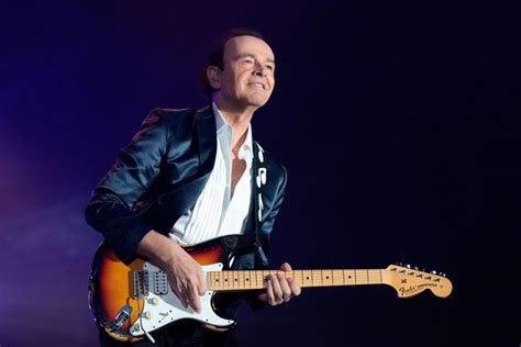 Born at bologna, he joined pooh as lead guitarist in 1968. Dodi Battaglia | Radio Bruno