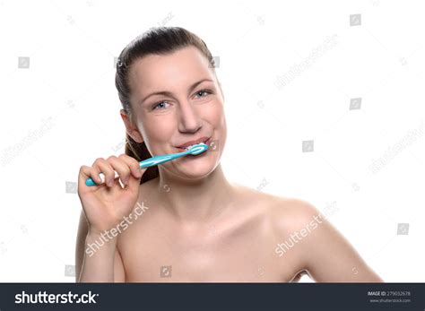Attractive Naked Woman Brushing Her Teeth Foto De Stock
