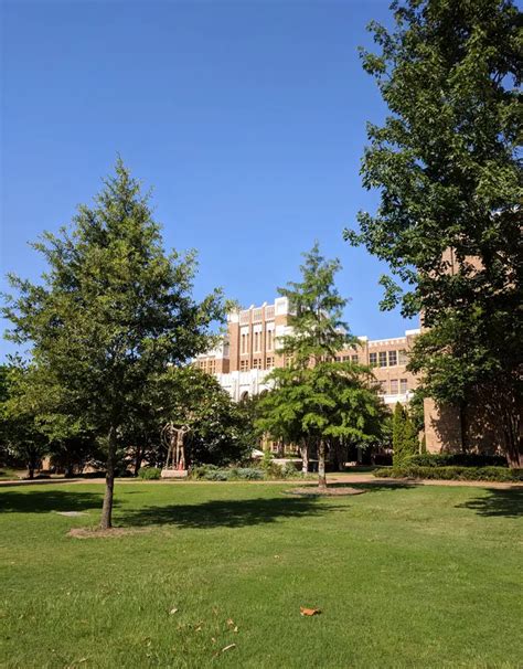 Touring Little Rock Central High School National Historic Site Nomad