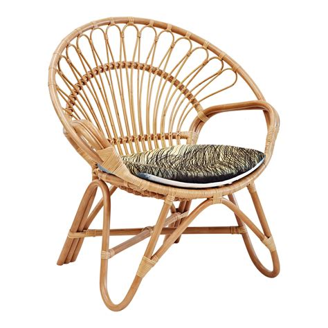 Having a pair of wicker chair cushions will add some stylishness to a individual's home for a comfortable outdoor experience. Appealing Rattan Chair For Outdoor Or Indoor Furniture ...