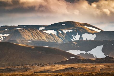 Premium Photo Volcanic Mountain Range With Snow Covered In Icelandic