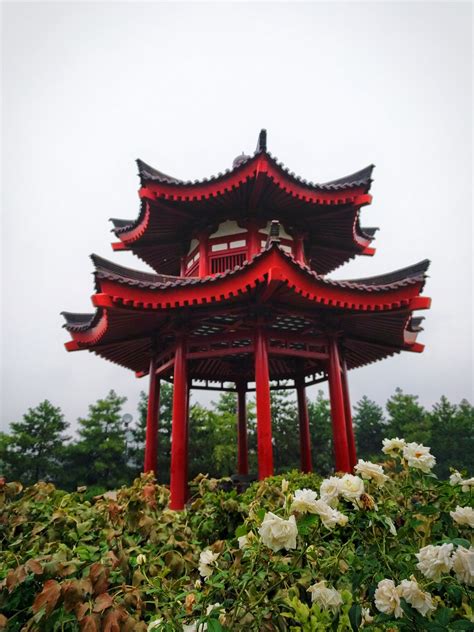 The construction of the big wild goose pagoda brings a spectacular awesome wide view of physical space. chinese-gazebo-at-giant-wild-goose-pagoda-1 - 2 Travel Dads