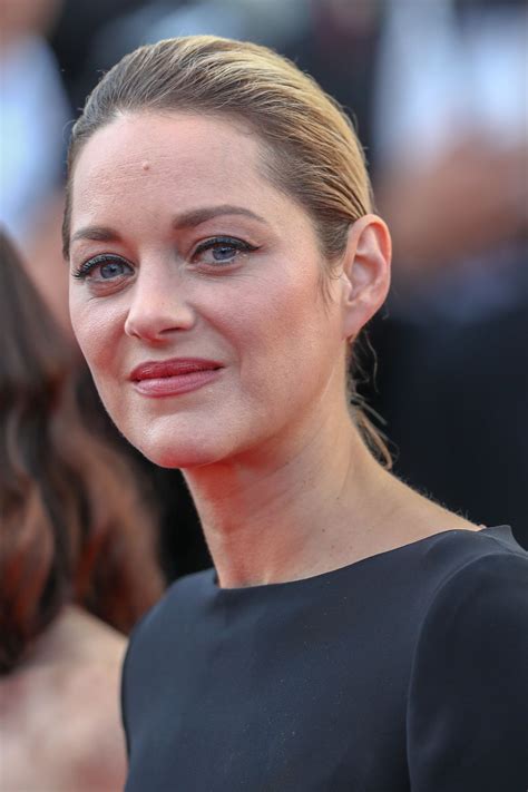 Marion cotillard est une actrice française née à paris le 30 septembre 1975. Marion Cotillard - "Girls of the Sun" Premiere at Cannes Film Festival