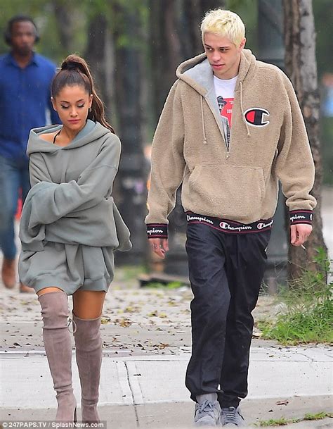 Ariana Grande Seen For First Time Since Mac Millers Death Daily Mail