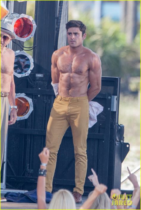 Zac Efron Shirtless On The Set Of Baywatch 206248 Photos The Hot Sex