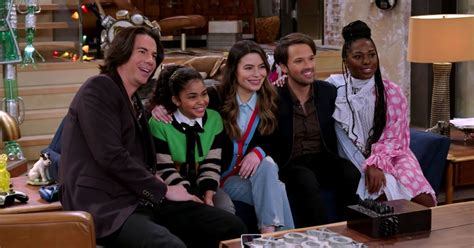 'icarly' reboot with original stars miranda cosgrove, jerry trainor. iCarly Reboot Defends Star Laci Mosley From Racist TikToks