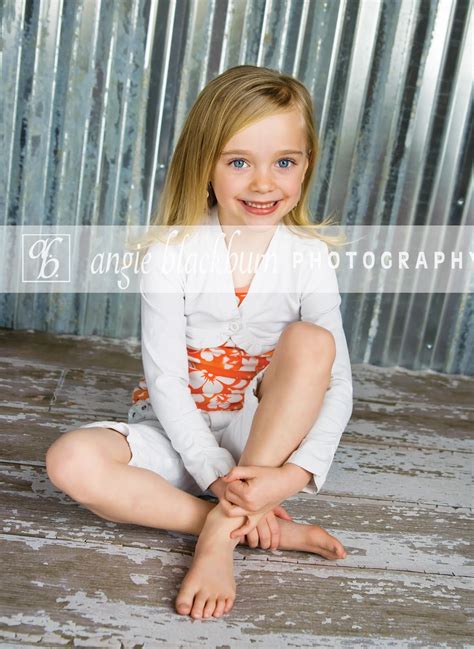 Mas información de la modelo en su cuenta de oficial de instagram: angie blackburn photography: what a little model! (central utah children photography)
