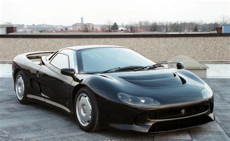 It held the record for the highest top speed of a production car (350 km/h, 217 mph) until the arrival of the mclaren f1 in 1994. Jaguar XJ220 - Klassiekerweb