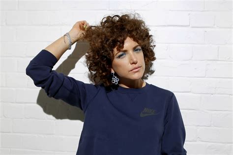 Her birthday, what she did before fame, her family life, fun trivia facts, popularity rankings, and more. Virtual Self's Special Mini-Mix For Annie Mac Will Have ...
