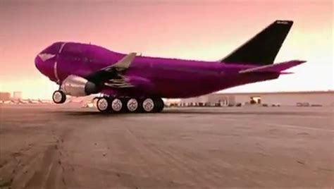 Learn about the intricate system that guides a plane from takeoff to landing. The Hangar - 2014-02-18
