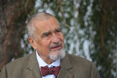 Karel schwarzenberg is a czech politician and the leader of top 09 party. Babiš nákazu využil, Hamáček může jenom přikyvovat. Roušku nemám, říká Schwarzenberg - Deník N