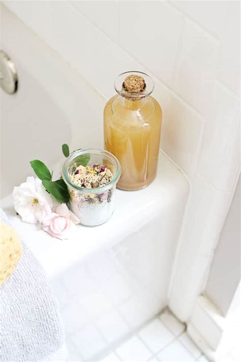 (see below for an awesome apple cider vinegar detox bath: 4 Reasons You Should Put Apple Cider Vinegar in Your Next ...