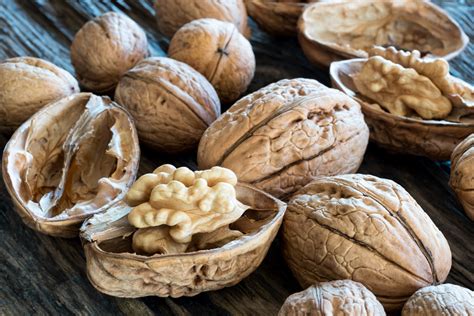 10 Serious Side Effects Of Consuming Walnuts