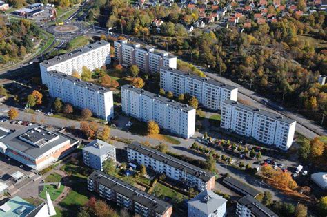 Cagdas och rodrigo samlade ungdomarna i området till ett. Fem åtalas för skott i Biskopsgården