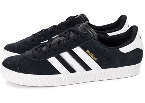Adidas' corporate website features all information about the latest adidas news, investor relations updates, our sustainability approach, and careers at adidas. adidas Gazelle 2 Junior noire et blanche - Chaussures ...