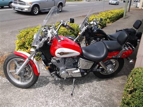 Ces motos fiables ont le même moteur avec quelques variantes.le modèle vtc2 offre une très bonne position de conduite un couple plus bas et une meilleure autonomie que son ainée.c'est une très bonne moto avec la finition. Buy 1997 Honda 1100 Shadow Spirit on 2040-motos