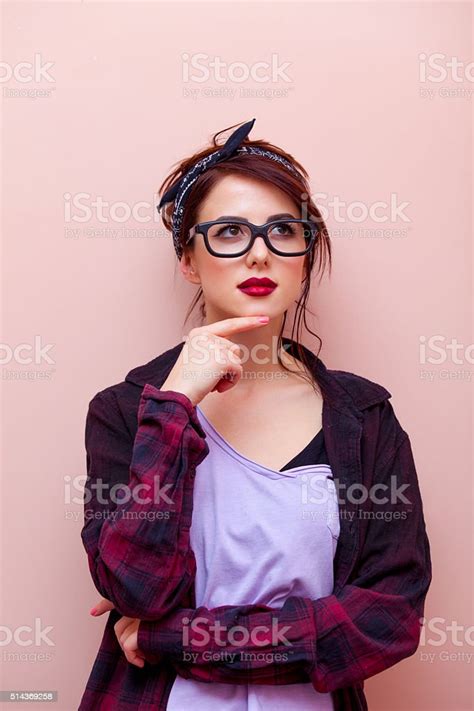 Retrato De Una Mujer Joven Foto De Stock Y Más Banco De Imágenes De