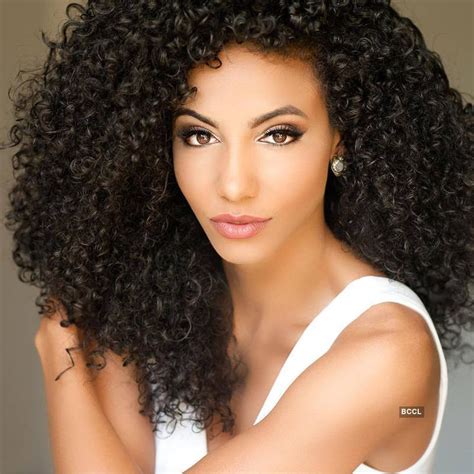 North Carolina Lawyer Cheslie Kryst Crowned Miss Usa 2019 With Images Pageant Headshots