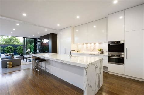 13 Examples Of Bright White Contemporary Kitchens