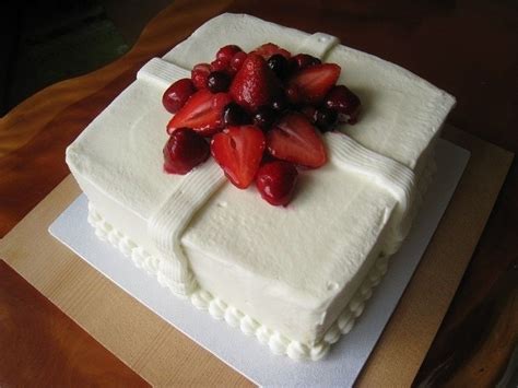 Maybe you would like to learn more about one of these? Paquet - gâteau fraise, Erdbeertorte als Geschenk verpackt ...