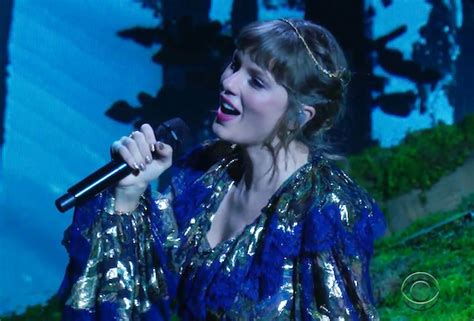 Taylor Swift Makes History At The 2021 Grammy Awards Neirad