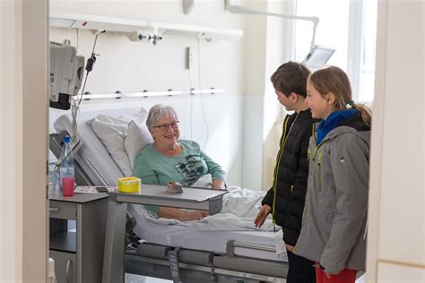 Unsere erfahrung als christliches krankenhaus hat uns eines gelehrt: Meine Oma muss ins Krankenhaus | Klinikum Esslingen