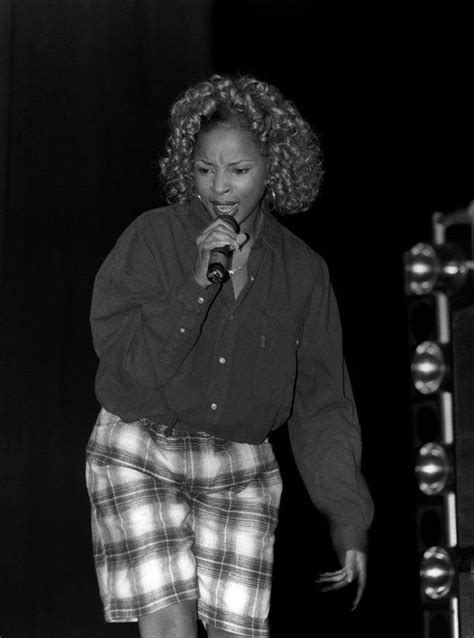 How Mary J Blige Went From Randb Singer To Oscar Hopeful Mary J Blige 90s Fashion Mary J