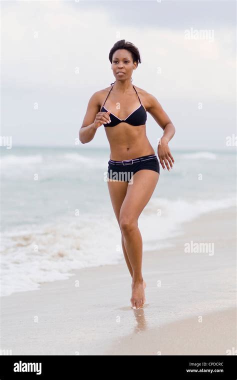 Jamaican Woman In Bikini Jamaican Fotografías E Imágenes De Alta Resolución Alamy
