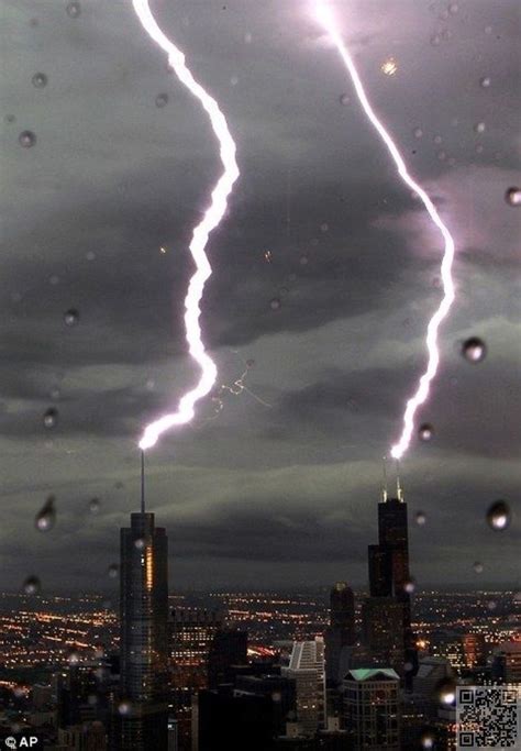 46 Double Strike 56 Stunningly Awesome Photographs Of Lightning