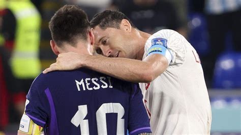 his place is here robert lewandowski hoping for lionel messi s return to barcelona this