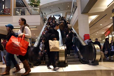 What Shops To Go To On Black Friday - Black Friday shoppers out in force
