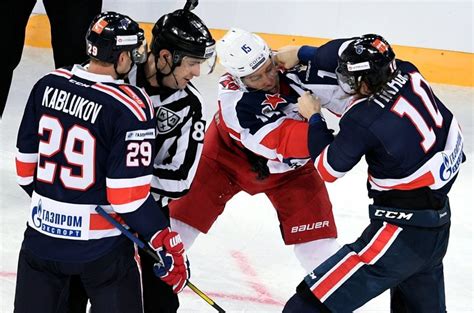 Ска забивает 1 и менее шайб команде цска в 3 матчах кряду. ЦСКА снова разобрался со СКА. Футбольный стадион не стал ...