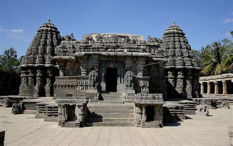 Top 12 Famous Temples To Visit In Karnataka 2023