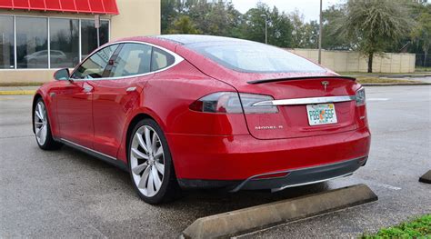 Quick Drive In A Tesla Model S Envisions The Future For Us