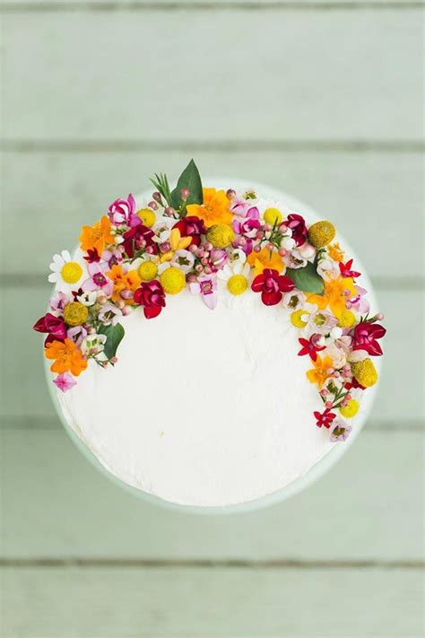 These Edible Flower Wedding Cakes Are Next Level Gorgeous Brit Co Cakedecoratingdesigns