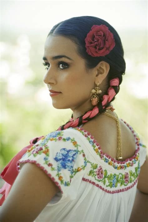 Pin By Frank L Barrios On Mexico Mexican Women Beautiful Mexican Women Mexican Fashion
