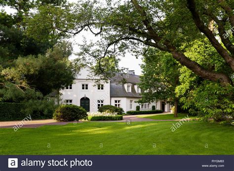 Colonial Style House Exterior Hi Res Stock Photography And Images Alamy