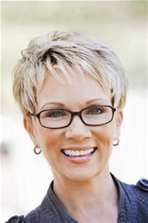 Age Gracefully And Beautifully With These Lovely Short Haircuts For