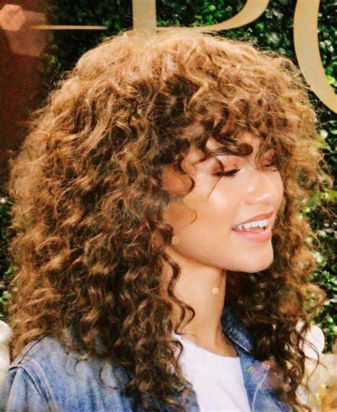 Beautycom 2017 Zendaya Hair Curly Hair Styles Curly Hair With Bangs